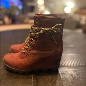 Sorel 5.5 Women's Brown Joan of Arctic Lace-Up Wedge Boots